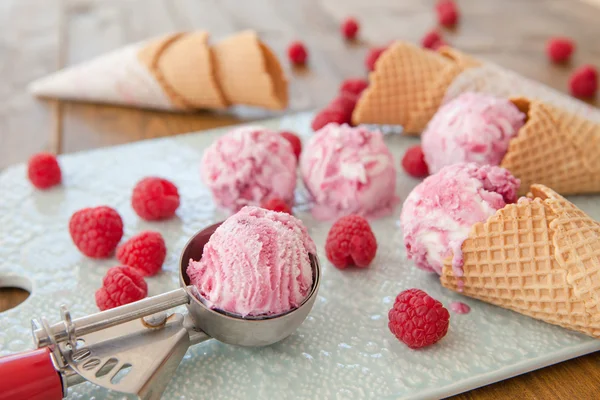 Scoops of raspberry ice cream — Stock Photo, Image