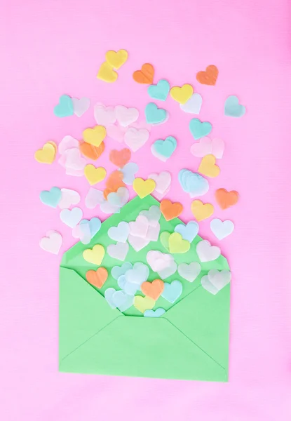 Hjärtat konfetti på pink — Stockfoto