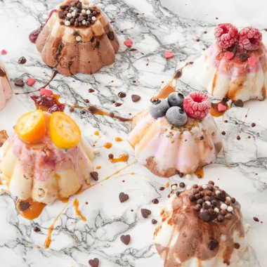 Dondurma kek Topingler ile