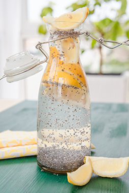 Chia tohum ile limon suyu