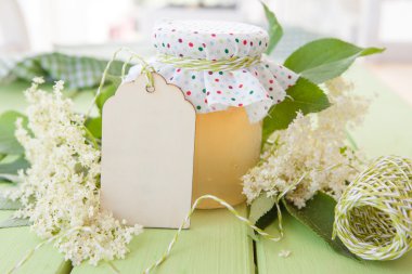 Mürver yapılan ev yapımı jöle