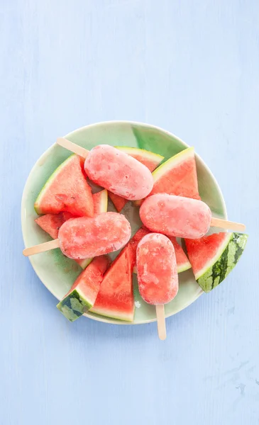Hemlagad frysta popsicles — Stockfoto