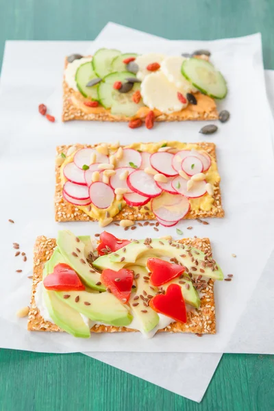 Pan crujiente con verduras frescas — Foto de Stock