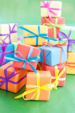 Küçük renkli hediyeler