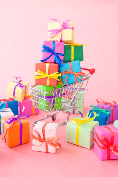 Birçok renkli hediye kutuları — Stok fotoğraf
