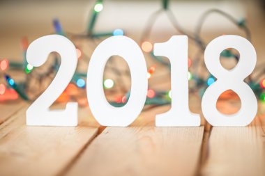 Noel ışıkları önünde 2018