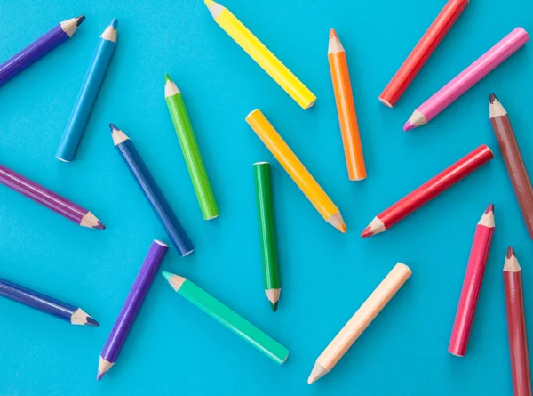 Mavi renkli kalemler