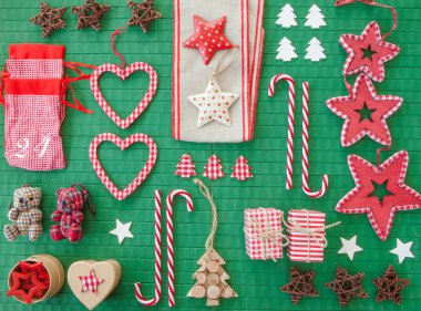 Renkli Noel süsleri