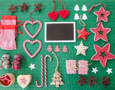 Renkli Noel süsleri