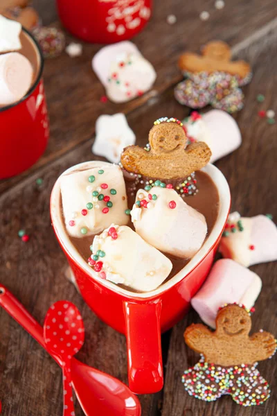 Heiße Schokolade Mit Marshmallows Und Bunten Zuckerstreuern — Stockfoto