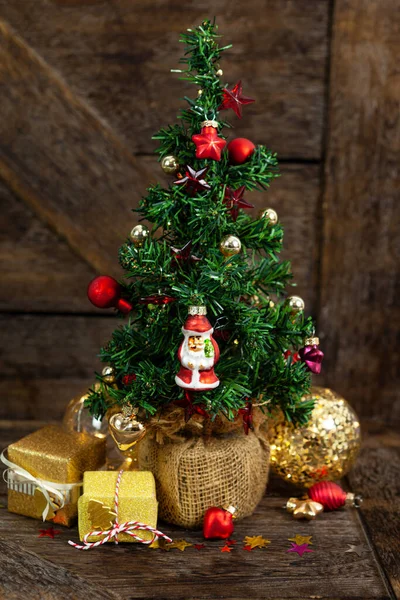 Piccolo Albero Natale Decorato Con Piccoli Regali — Foto Stock