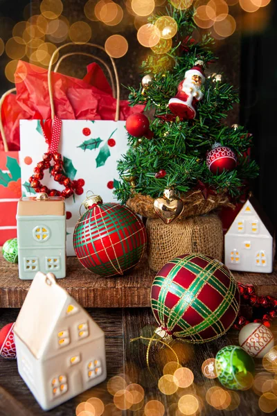 Bunt Verpackte Geschenke Für Frohe Weihnachten — Stockfoto
