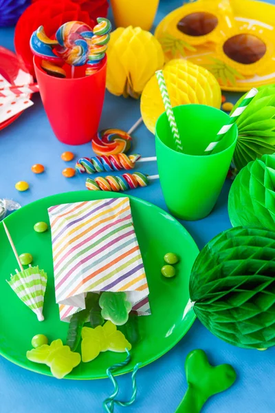 Bunte Tischdekoration Mit Dekoration Für Eine Party Kindergeburtstag — Stockfoto