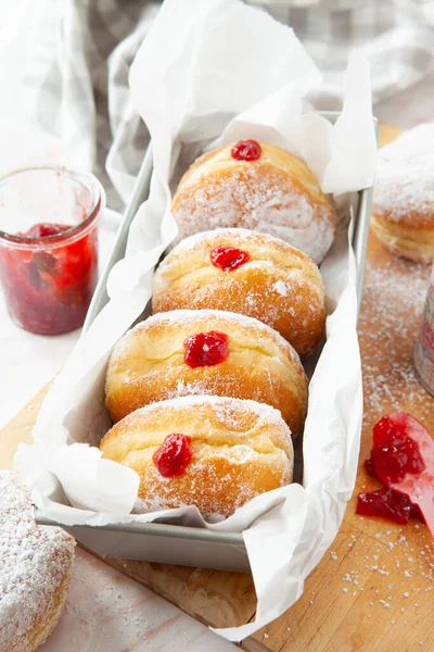 Deliciosas Rosquillas Alemanas Llenas Mermelada Azúcar Polvo — Foto de Stock