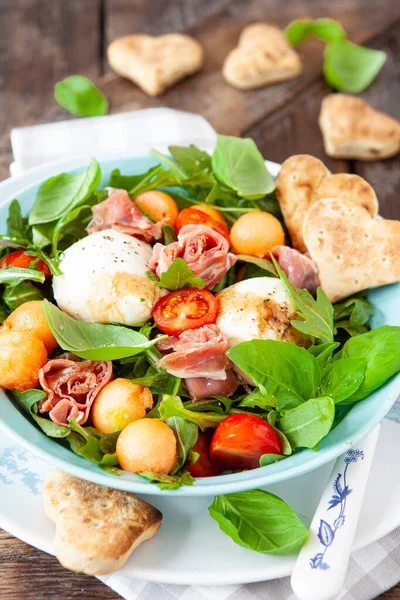 Salată Vară Colorată Brânză Mozzarella Bile Pepene Galben Fotografie de stoc