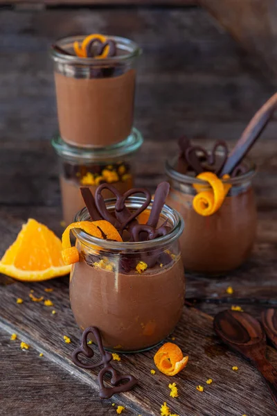 Mousse Chocolat Végétalien Avec Zeste Orange Dans Des Petits Pots Image En Vente