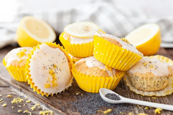 Deliciosas Magdalenas Semillas Amapola Con Limón Fresco —  Fotos de Stock