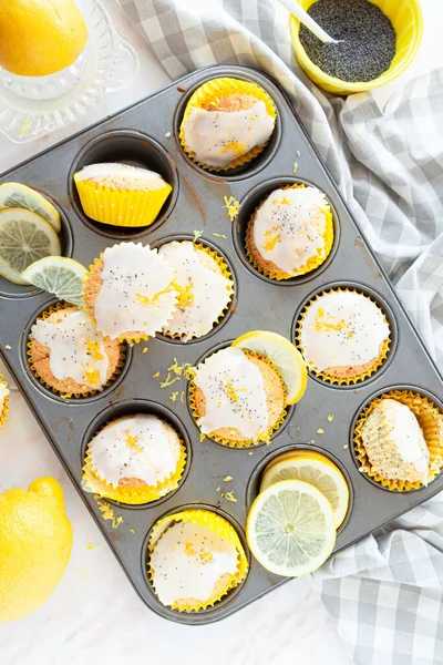 Deliciosas Magdalenas Semillas Amapola Con Limón Fresco — Foto de Stock