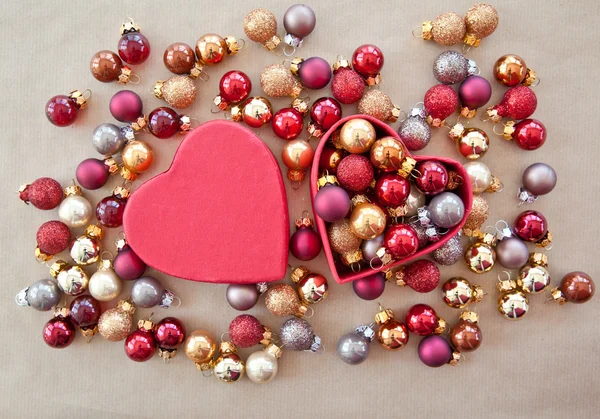 Kalp kutu Noel baubles şeklinde — Stok fotoğraf