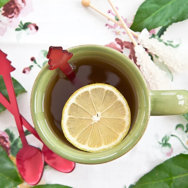Tee im grünen Becher — Stockfoto