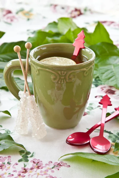 Tea in a green mug — Stock Photo, Image