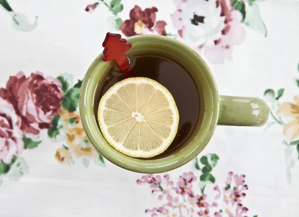 Tee im grünen Becher — Stockfoto