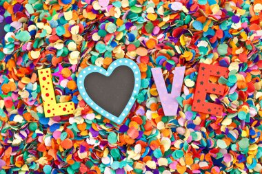 Konfeti üzerinde seviyorum