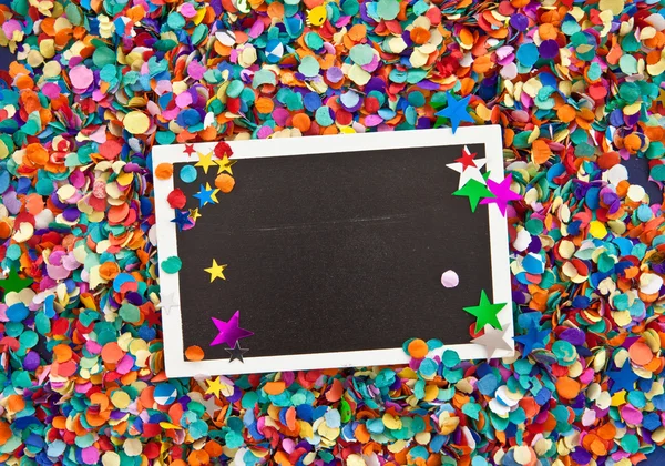 Beetje schoolbord op confetti — Stockfoto