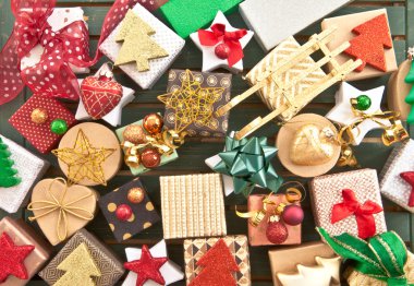 Küçük renkli hediyeler