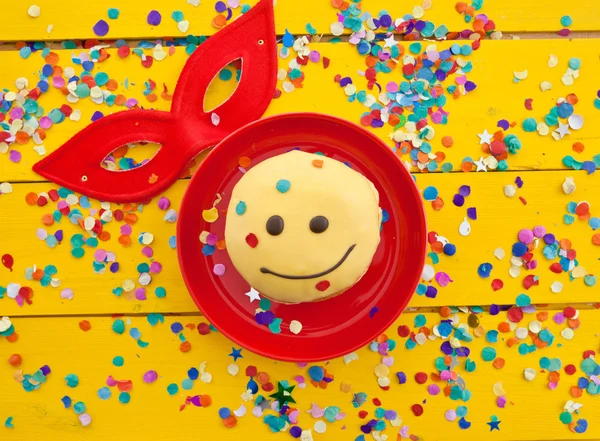 Donut com cara sorridente engraçado — Fotografia de Stock