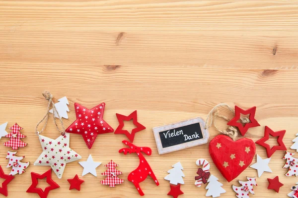 Dřevěné pozadí s vánočními dekoracemi — Stock fotografie