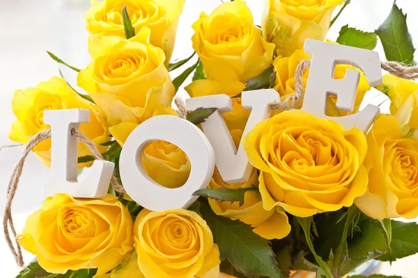 Fresh yellow roses — Stock Photo, Image