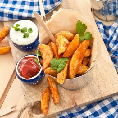 Taze patates dilimleri