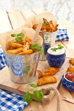 Taze patates dilimleri