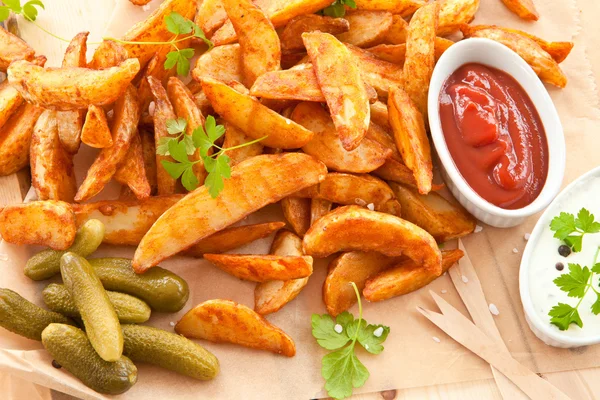 Fresh potato wedges — Stock Photo, Image