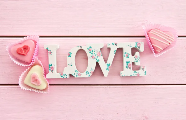 LOVE on pink wooden background — Stock Photo, Image