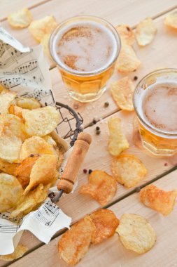 Vintage örgü sepeti fişleri ile