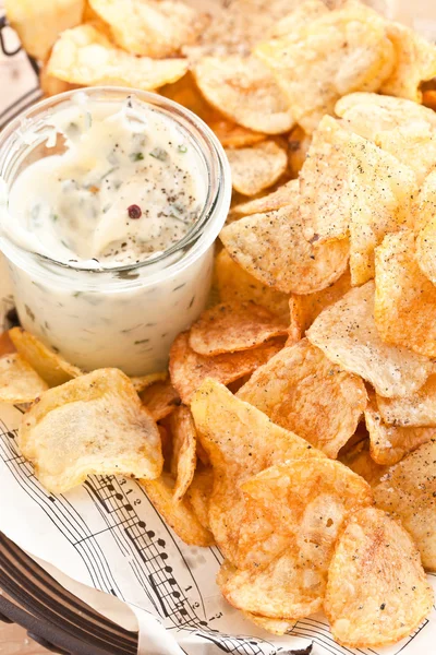 Homemade chips with dip — Stock Photo, Image