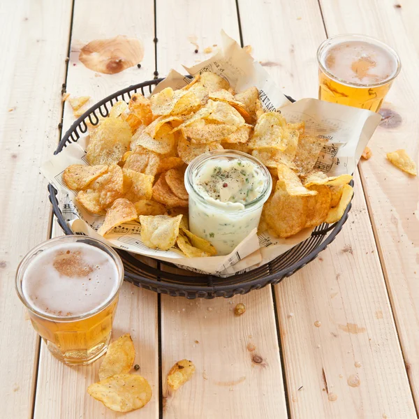 Homemade chips with dip — Stock Photo, Image