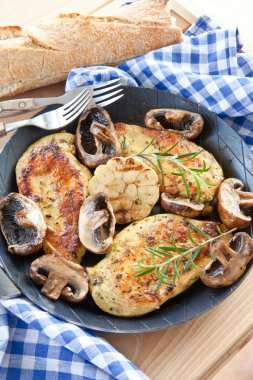 marine edilmiş tavuk göğsü