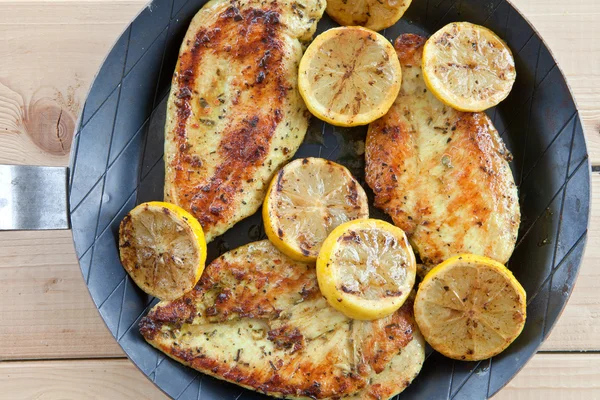 Peito de frango marinado — Fotografia de Stock