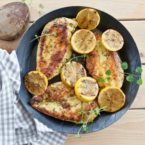 Pechuga de pollo marinado —  Fotos de Stock