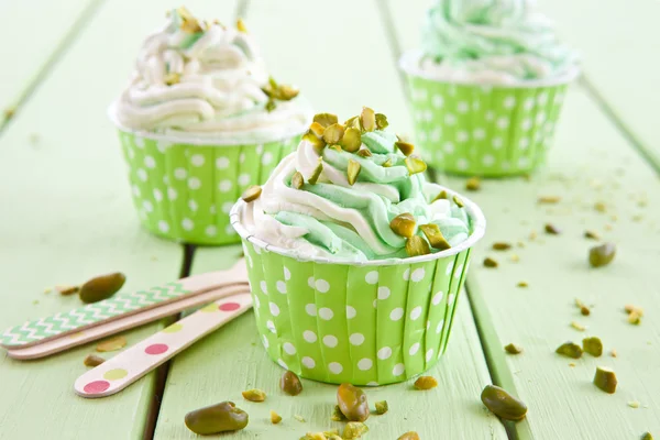 Bevroren yoghurt met vers pistache — Stockfoto