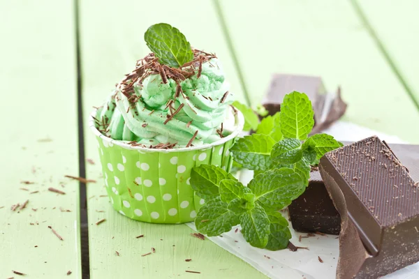 Frozen Yogurt with mint — Stock Photo, Image