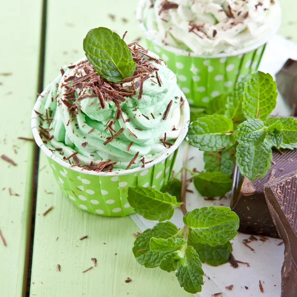 Frozen Yogurt with mint — Stock Photo, Image