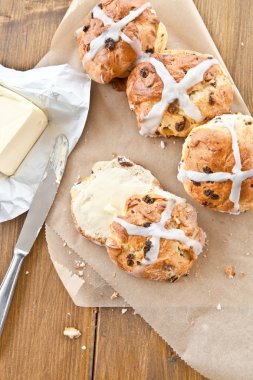 Tereyağı ile sıcak cross buns