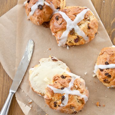 Tereyağı ile sıcak cross buns