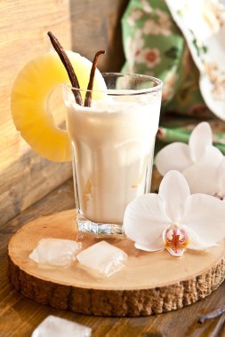 pina colada ananas ile 