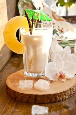 pina colada ananas ile 