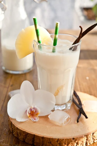 Pina colada met ananas — Stockfoto